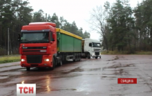 На Сумщині намагались нелегально вивантажити 100 тонн львівського сміття (відео)