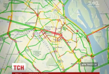 Затяжной дождь стал причиной заторов на дорогах Киева