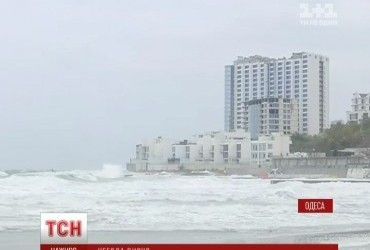 Мощный циклон надвигается на Украину: Одессу затопило, а в Карпатах ожидают снега