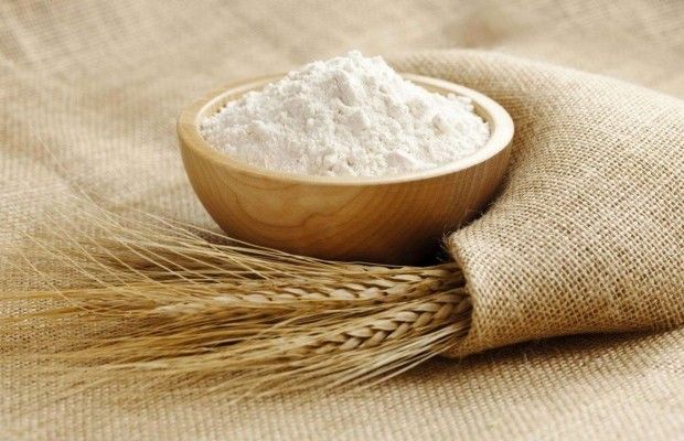 Никаких насекомых и комочков: вот как нужно правильно хранить муку