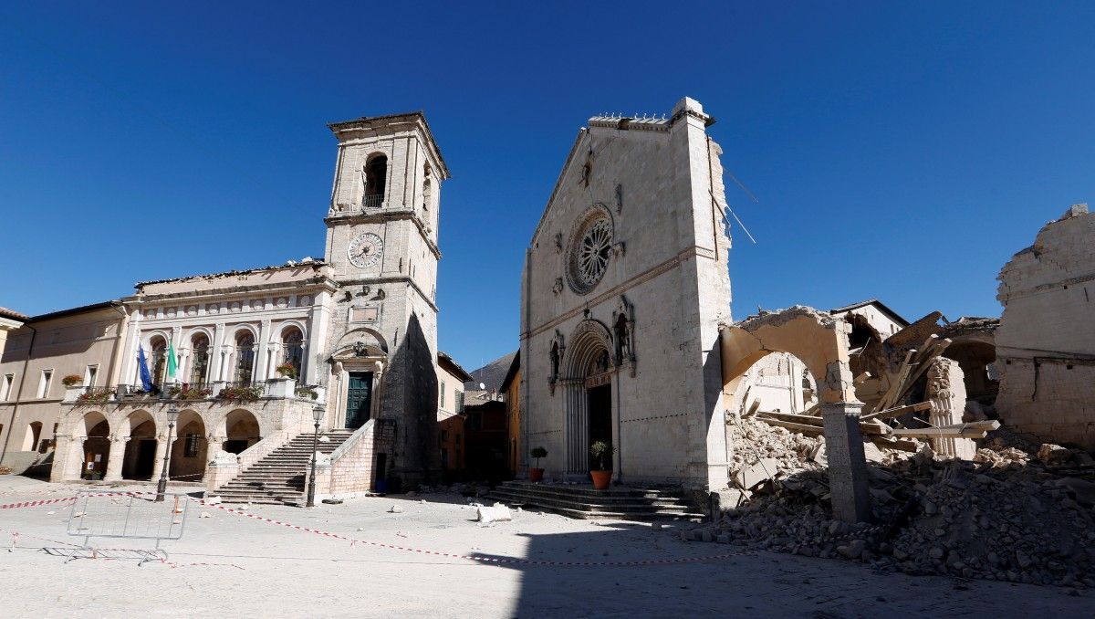 Последствия землетрясения в Италии / REUTERS