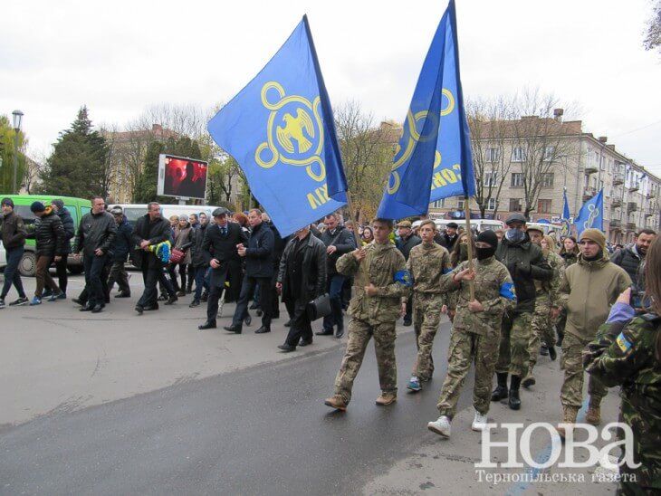 У Тернополі понад 300 осіб взяли участь в урочистостях з нагоди створення ЗУНР / фото тернопільської газети "Нова" У Тернополі понад 300 осіб взяли участь в урочистостях з нагоди створення ЗУНР / фото тернопільської газети "Нова"