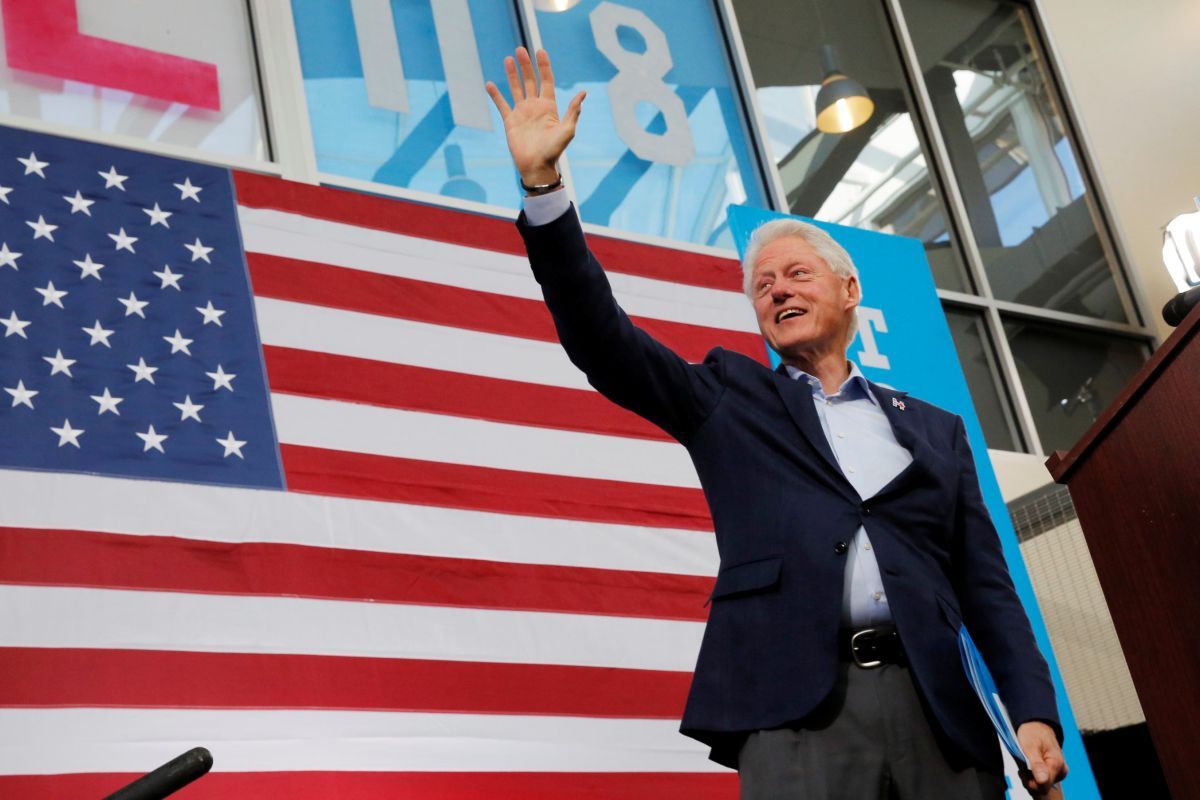 Билл Клинтон осудил беспорядки в Конгрессе / REUTERS