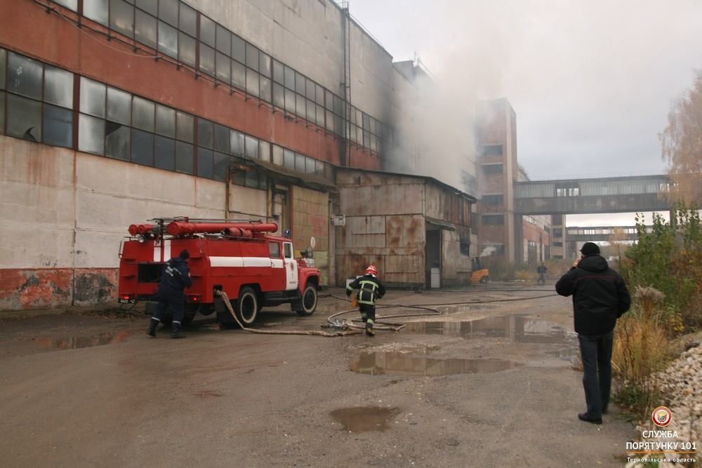 Пожежу гасили більше години / фото ДСНС в Тернопільській області Пожежу гасили більше години / фото ДСНС в Тернопільській області