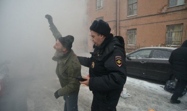 Под зданием было около 20 человек / fontanka.ru Под зданием было около 20 человек / fontanka.ru