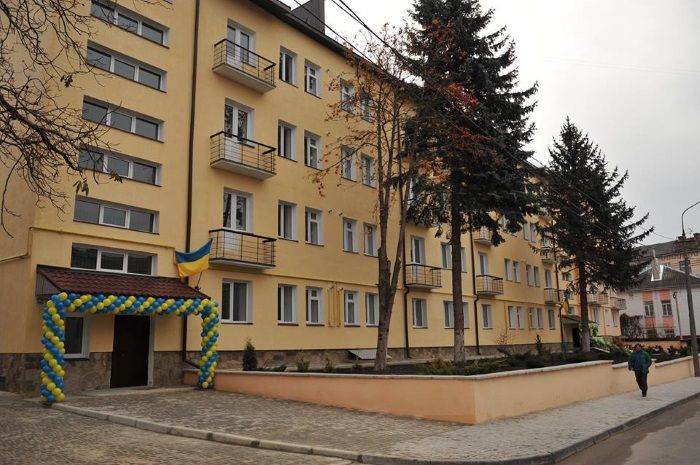 Старий гуртожиток на вул. Шопені ремонтували 3 роки / пресс-служба Тернопольской ОГА Старий гуртожиток на вул. Шопені ремонтували 3 роки / пресс-служба Тернопольской ОГА