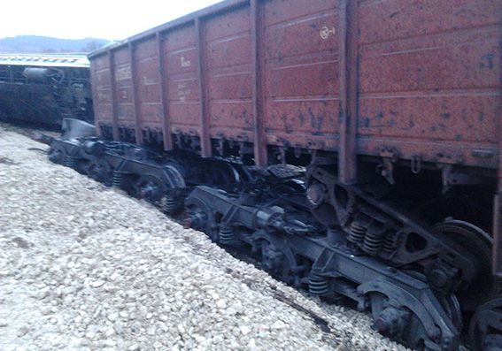 В Хмельницькій обл. за п'яного машиніста з рейок зійшов тепловоз / hm.npu.gov.ua В Хмельницькій обл. за п'яного машиніста з рейок зійшов тепловоз / hm.npu.gov.ua