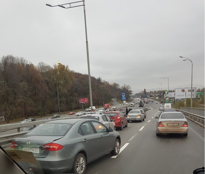 ДТП произошло около 7:40 утра / vk.com/kyiv_today ДТП произошло около 7:40 утра / vk.com/kyiv_today