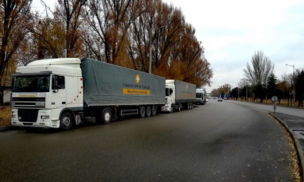 з Дніпра в Донецьк виїхала 266-я автоколона Гуманітарного штабу Ахметова / Фото: Прес-служба Гуманітарного штабу Ріната Ахметова з Дніпра в Донецьк виїхала 266-я автоколона Гуманітарного штабу Ахметова / Фото: Прес-служба Гуманітарного штабу Ріната Ахметова