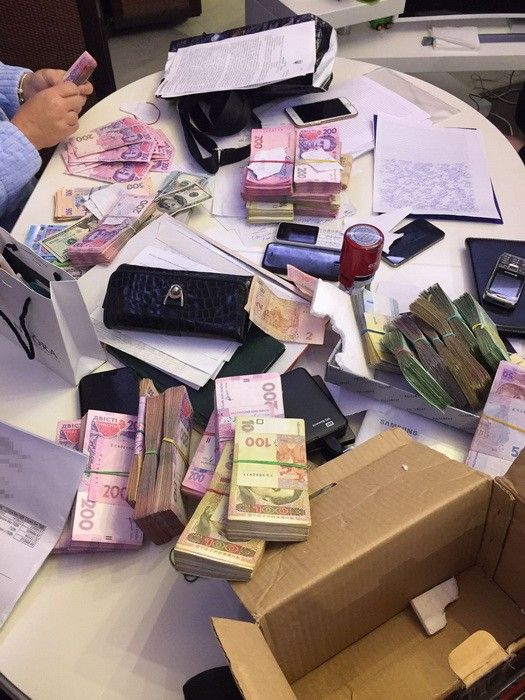 На Харьковщине чиновников 'Укрзализныци' поймали на хищении почти 30 миллионов гривен (фото) На Харьковщине чиновников 'Укрзализныци' поймали на хищении почти 30 миллионов гривен (фото)