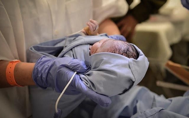 Итальянка проснулась после 10 месяцев в коме: женщина родила дочь / фото newsru.co.il