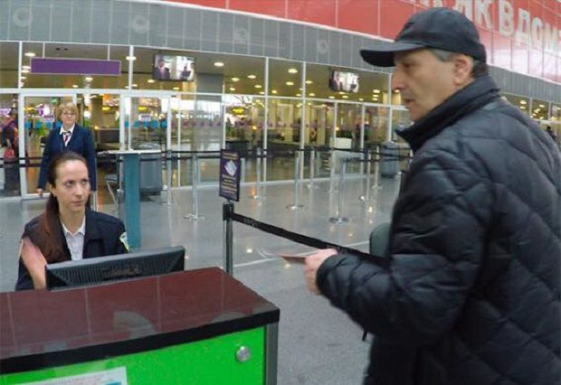 Из Украины выдворили 'вора в законе' Дато Тобольского (фото, видео) Из Украины выдворили 'вора в законе' Дато Тобольского (фото, видео)