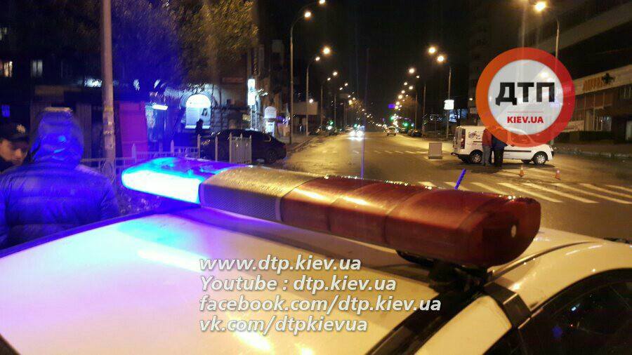Сотрудница полиции госпитализирована / Фото facebook.com/dtp.kiev.ua Сотрудница полиции госпитализирована / Фото facebook.com/dtp.kiev.ua