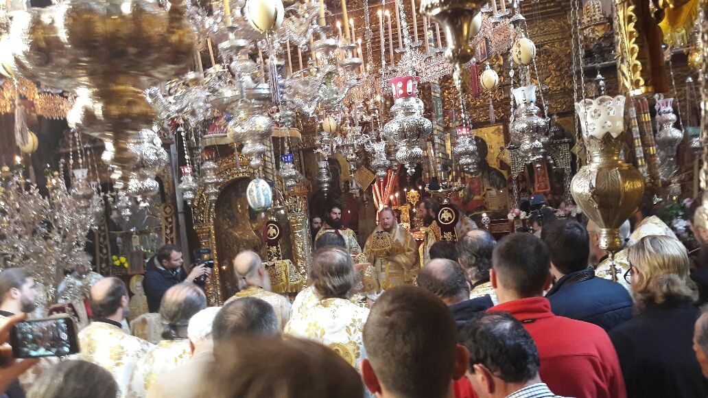 На Афоне более тысячи паломников 22 часа молились на уникальном богослужении в честь Архангела Михаила (фото)