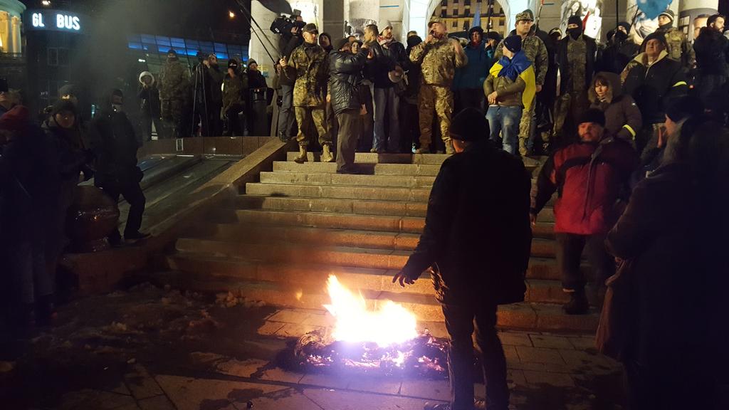 На Майдане Независимости символически жгли покрышки / twitter.com/berdynskykh_k