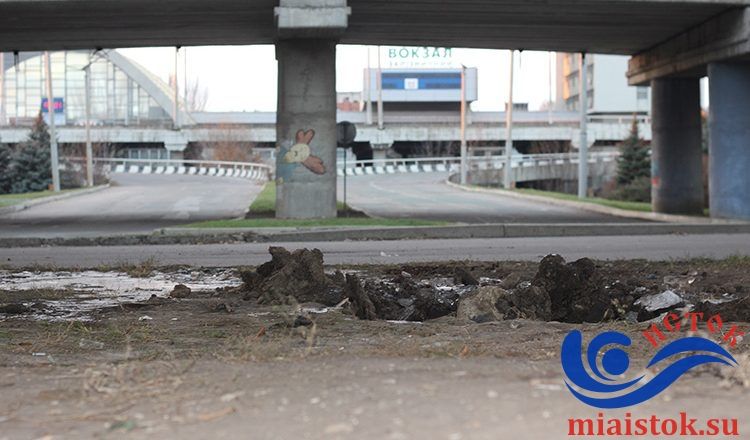 Конструкция устояла после взрыва, но затем упала из-за сильных порывов ветра / Фото miaistok.su Конструкция устояла после взрыва, но затем упала из-за сильных порывов ветра / Фото miaistok.su