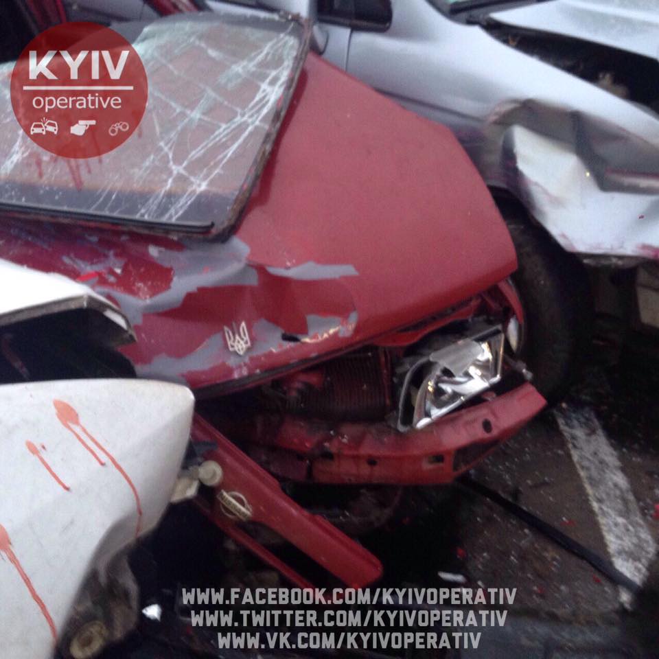 У Києві сталася потрійна ДТП / facebook.com/KyivOperativ У Києві сталася потрійна ДТП / facebook.com/KyivOperativ