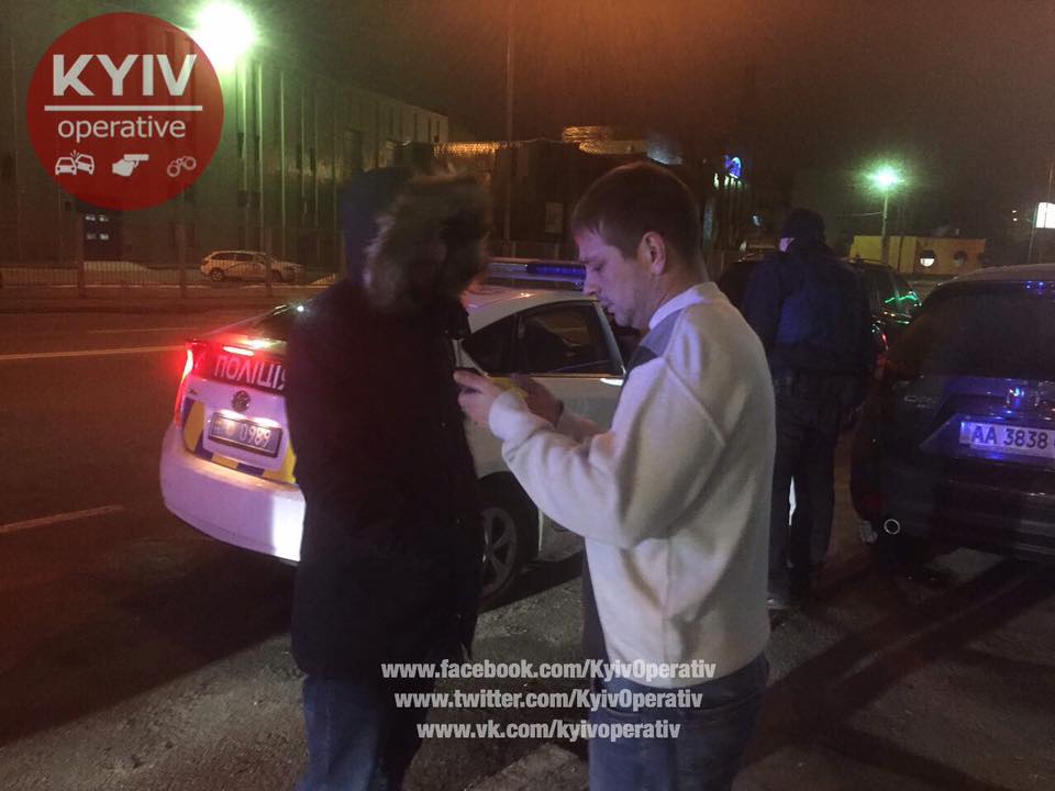 Тест на алкогольне сп'яніння порушники відмовились проходити / facebook.com/KyivOperativ Тест на алкогольне сп'яніння порушники відмовились проходити / facebook.com/KyivOperativ