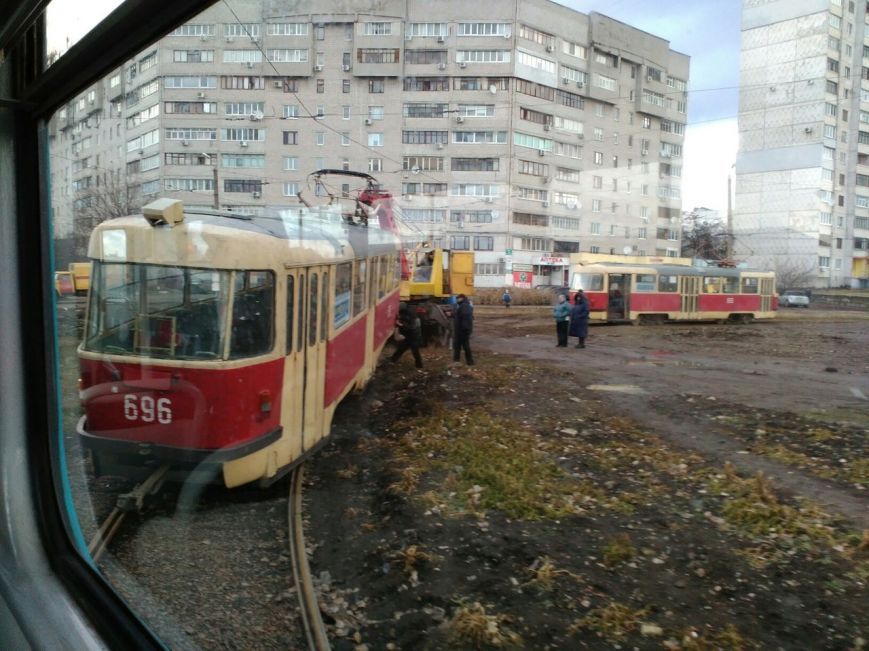 В Харькове трамвай сошел с рельсов (фото) В Харькове трамвай сошел с рельсов (фото)