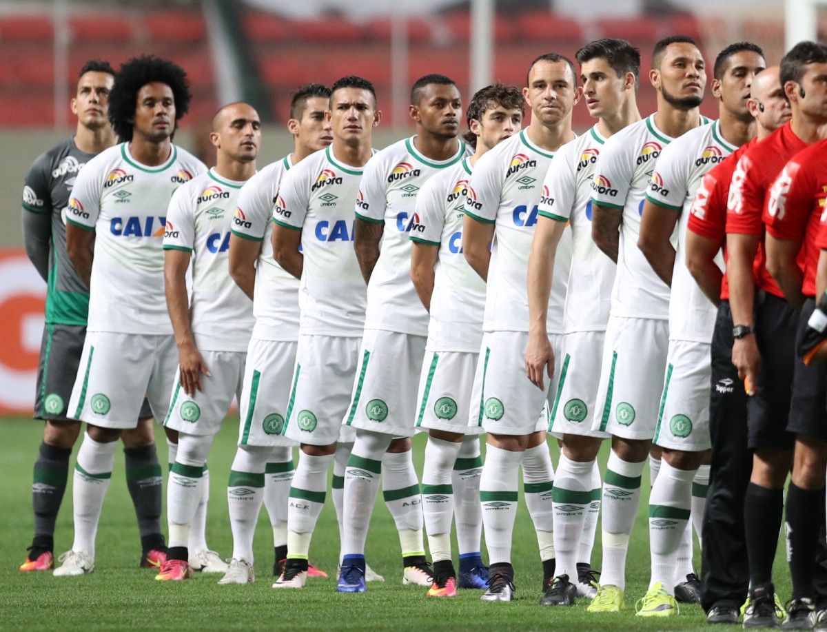"Шапекоэнсе" перед матчем чемпионата Бразилии / Reuters