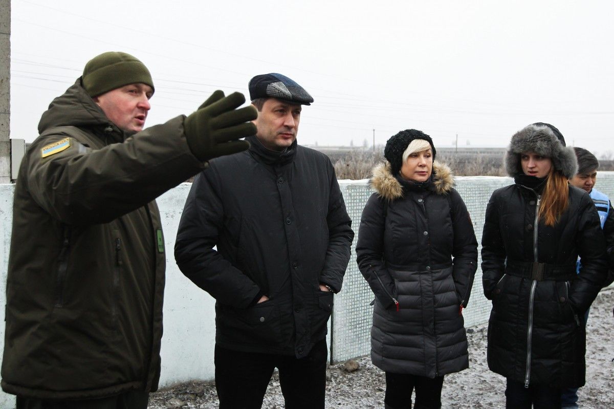 A Donetsk woman in line at a checkpoint: 