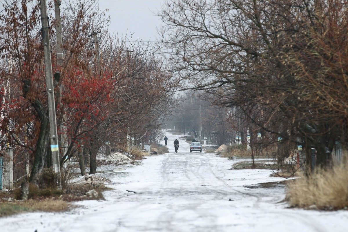 At the end of the street there is a barrier and the uncontrolled territories start behind the next street / Photo from UNIAN