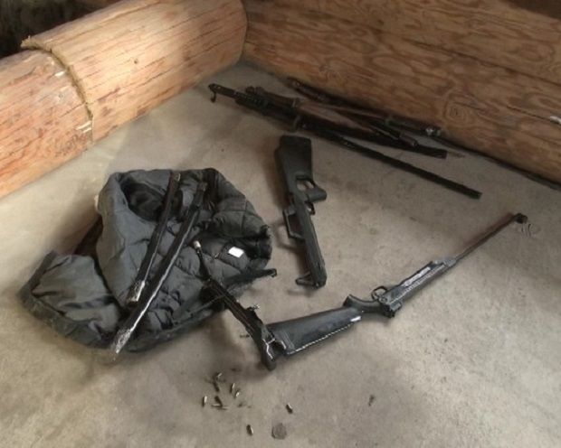 На Запоріжжі затримали викрадача авто, який стріляв у поліцейських із гвинтівки (фото, відео) На Запоріжжі затримали викрадача авто, який стріляв у поліцейських із гвинтівки (фото, відео)