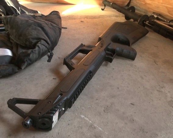 На Запоріжжі затримали викрадача авто, який стріляв у поліцейських із гвинтівки (фото, відео) На Запоріжжі затримали викрадача авто, який стріляв у поліцейських із гвинтівки (фото, відео)