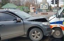 В Харькове "скорая" с военными попала в ДТП (фото)
