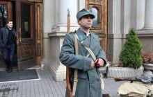 "Блокпост" с броневиком и шествие патрулей: в центре Львова отметили 98-ю годовщину провозглашения ЗУНР (фоторепортаж)