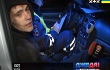 В России пьяные студенты прокатили полицейского на капоте (видео)