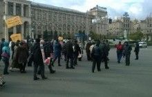 Depositors of failed banks block Kyiv's center, clash with police