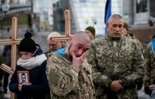 Чоловіки не стримували сліз: на Майдані попрощалися з двома загиблими бійцями АТО (фоторепортаж)