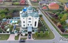 "Не церква і не храм": журналісти показали будинок полтавського судді (фото, відео)