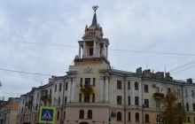 У Воронежі радянську зірку на будівлі розфарбували у Патріка з "Губки Боба" (фото)