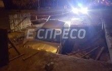 У Києві таксист влетів у котлован, є постраждалі (фото)