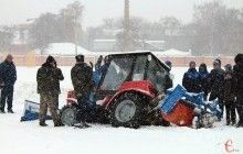 Футбольний матч чемпіонату України скасували через трактор, який застряг у снігу
