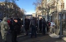Мітинги у центрі Києва: людей вишиковують у черги, за участь обіцяють 125 гривень - журналіст (фото, відео)