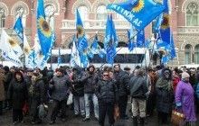 Митингующие под НБУ признались наблюдателям ОБСЕ, что стоят за деньги