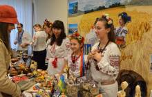 Благодійний ярмарок НАТО профінансує два гуманітарні проекти в Україні (фото)