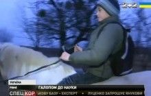 "Школяр-вершник": п’ятикласник з Рівненщини щодня їздить до школи на коні (відео)
