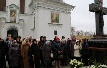 Десятки тисяч українців сьогодні моляться за спокій спочилого київського митрополита