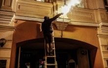 Напад на культцентр України у Москві та спалення прапора: з'явилися фото й відео