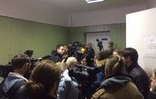 У Святошинському райсуді знову аншлаг: через допит Януковича утворилися черги журналістів (фото)