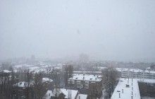Киев засыпало: жители города делятся фотографиями снегопада в соцсетях