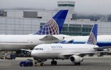У США жінка вистрибнула з літака під час приземлення і годину бігала від правоохоронців