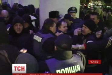 Толкотня и заминирование: активисты попытались сорвать концерт Светланы Лободы в Чернигове