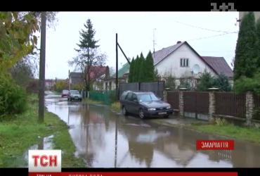 Жители Закарпатья страдают от крупнейшего за последнее десятилетие наводнения