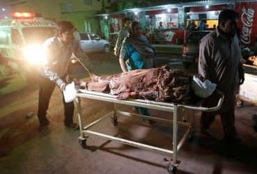 В Пакистане произошел теракт в мечетях: погибших и раненых более сотни (видео)