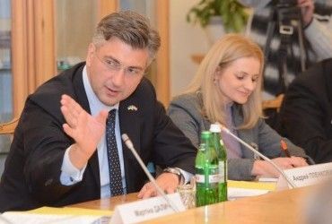 Премьер Хорватии заявил о прекращении контактов с пророссийским президентом страны